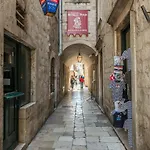 Old Town Finest * דוברובניק