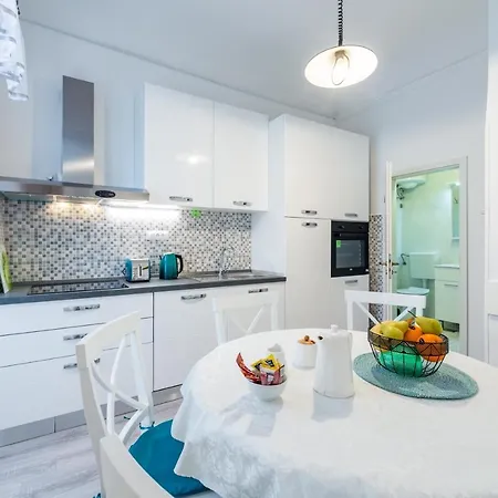 Old Town Finest Apartment