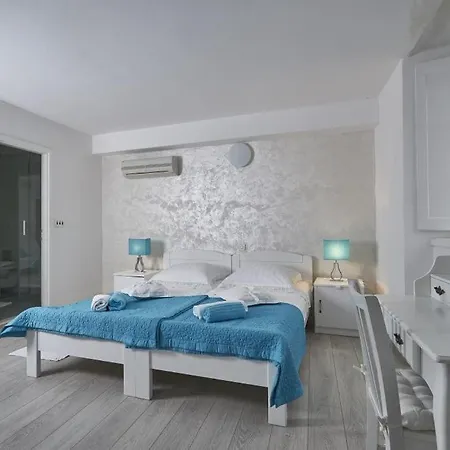 Old Town Finest Apartment